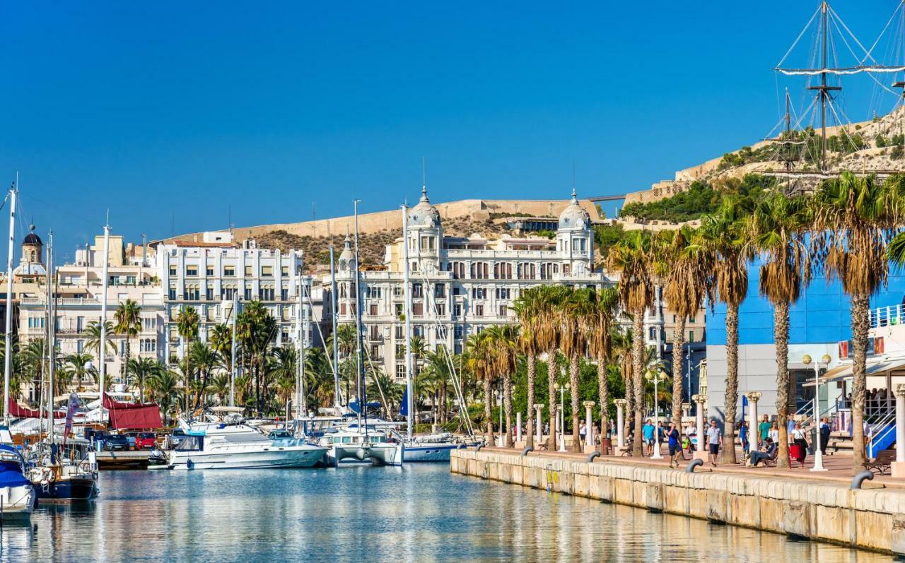 Family And Friends -Alicante Center エクステリア 写真